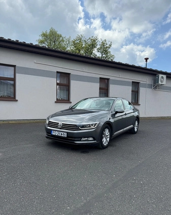 Volkswagen Passat cena 62000 przebieg: 190000, rok produkcji 2015 z Drobin małe 172